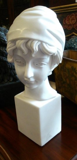 White Marble bust of a young Girl - Click Image to Close
