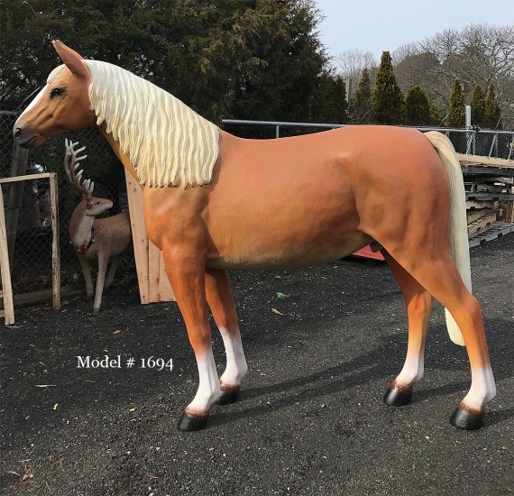 Stallion Horse with Sculpted Mane and Tail - Click Image to Close